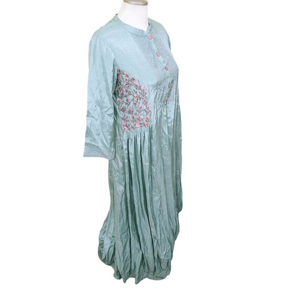 Kanyaka Womens NEW Diwali Dress Size Medium Sage Green Embroidered Pink Flowers - Picture 2 of 7